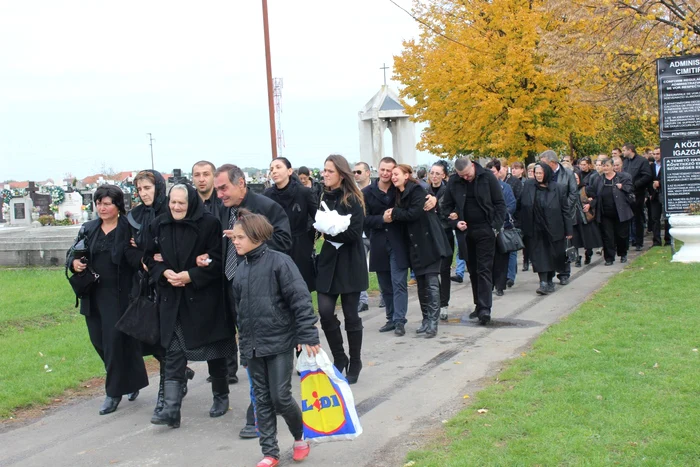 Ciprian Gătina a fost condus astăzi pe ultimul drum de sute de prieteni