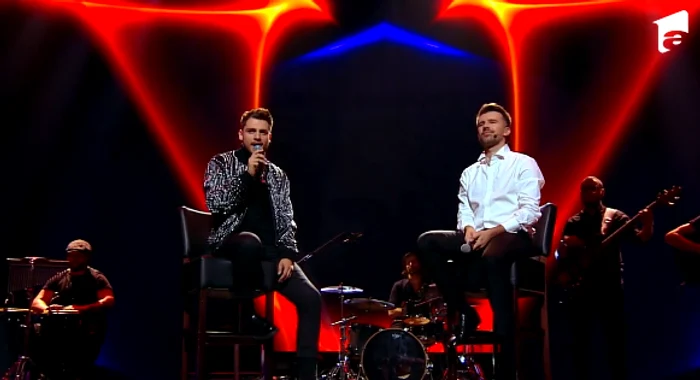 
    Adrian Petrache a cântat în finală cu Florin RisteiFoto: Captură Video  