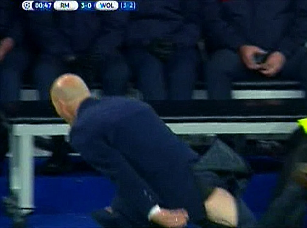 Pantalonii lui Zidane, în meciul cu Wolfsburg