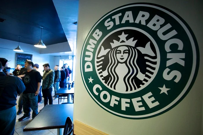 
    Dumb Starbucks (foto: Reuters)  