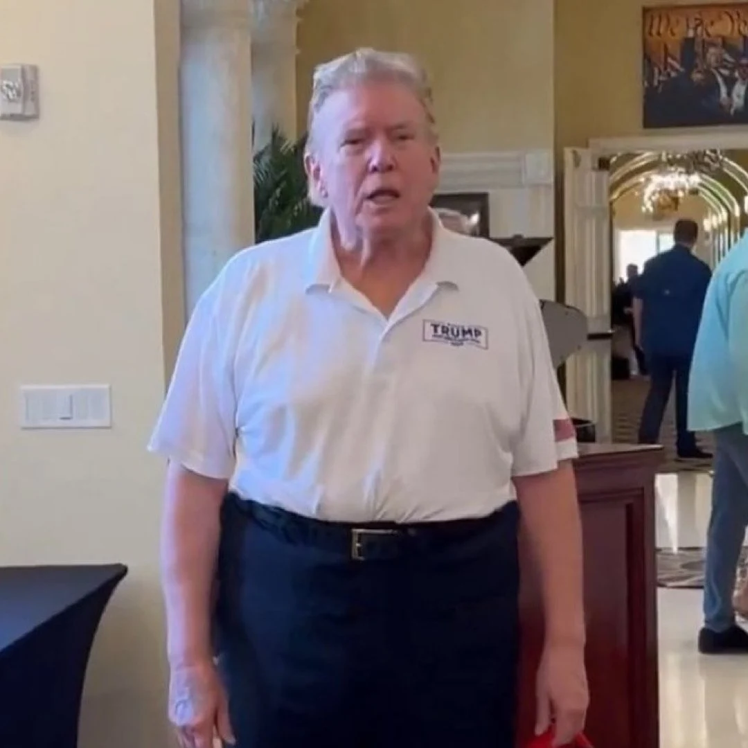 Trump acuză fotografii că îl fac „puțin gras”. Democrații ripostează cu imagini virale: „Nu e vina fotografilor”