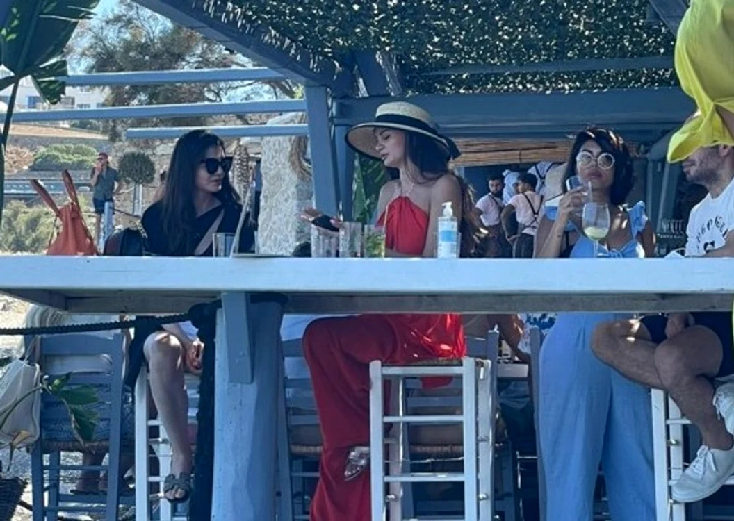 
    Ramona și Monica Gabor, în vacanța din Mykonosfoto: Instagram  