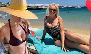 banner babe in costum de baie png