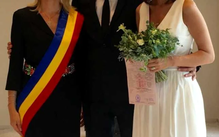 Andreea Berecleanu şi Constantin Stan au fost cununaţi civil de primarul general al Capitalei, Gabriela Vrînceanu Firea FOTO Arhivă personală Andreea Berecleanu/Facebook