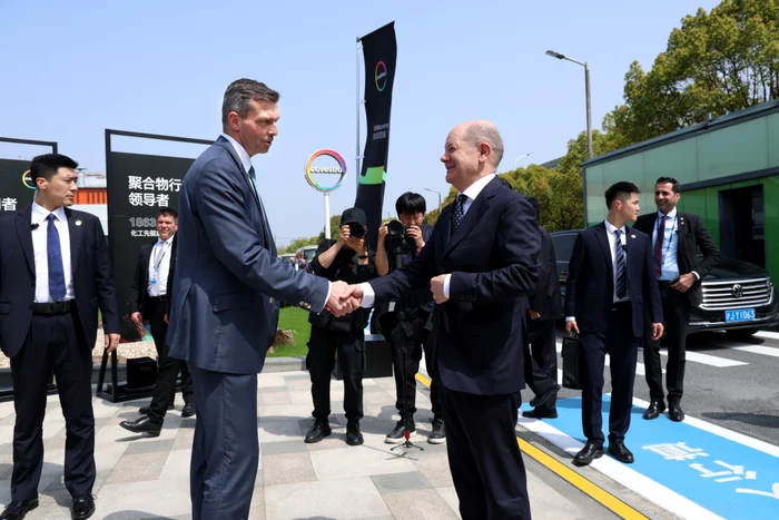 Markus Steilemann îl întâmpină pe cancelarul german Olaf Scholz Foto covestro.com