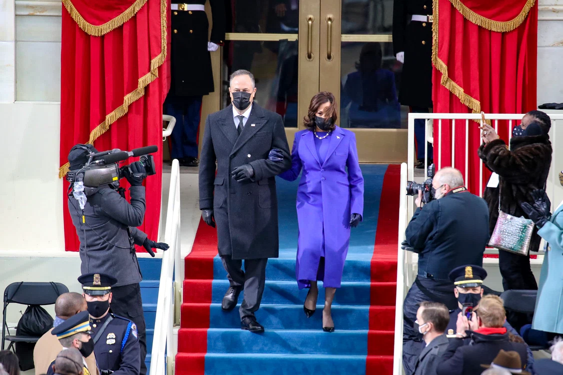 Kamala Harris a purtat creațiile a doi designeri de culoare