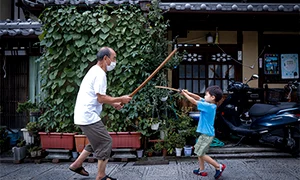 De la mic la mare, niponii încearcă să rămână optimişti jpeg