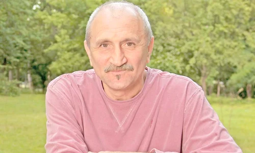 Maria Ionescu (83 de ani)  a fost surprinsă de  reporterii Click! în  blocul unde locuiește  Magda Catone (Fotografii: Alex Muscaliu) jpeg