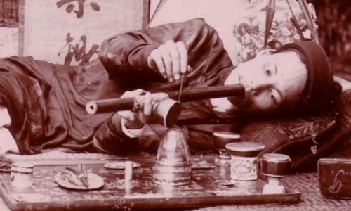 Istoria fericirii induse: opiumul şi opioidele în jocul de putere mondial jpeg