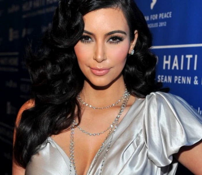 
    La câteva ore după ce a fost făcută de râs, Kim Kardashian a pozat în sânii goi pe InternetFoto Instagram  