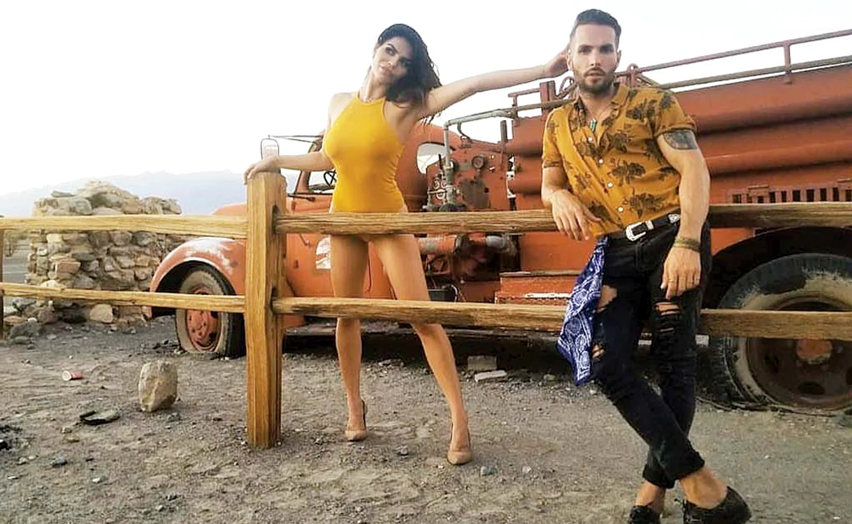
    A filmat alături de frumoasa Deyana  