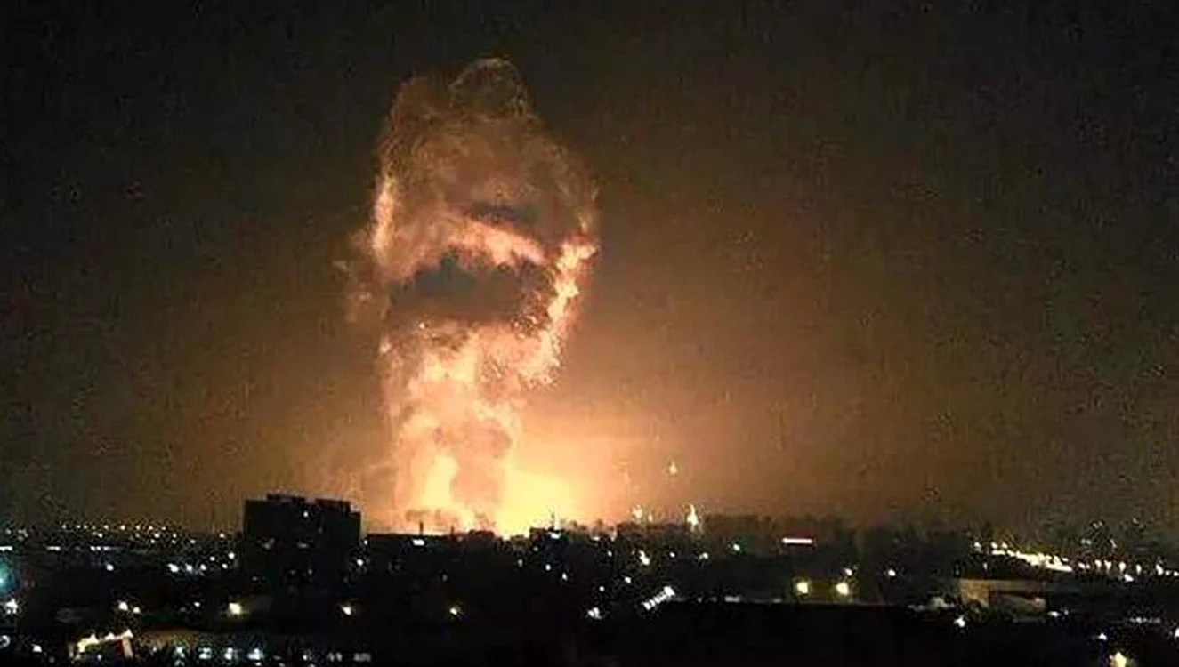 
    Momentul unei explozii. Să fie momentul deflagraţiei de lângă stadion?Foto: Twitter  