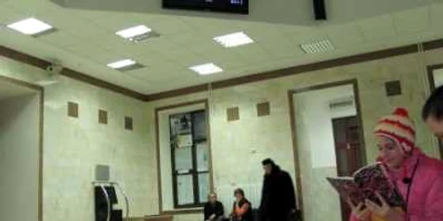 Maria Frandeş îşi petrece adesea serile în gară, aşteptând trenul spre Mârşa