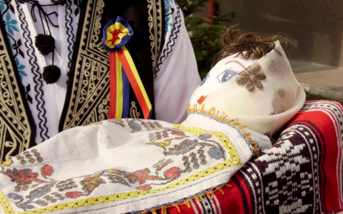 
    În ultimele decenii, după îmbătrânirea şi dispariţia celor care păstrau pe vremuri acest obicei, ”Vasilca” a fost uitată de generaţiile actualeFOTO: adevarul.ro  
