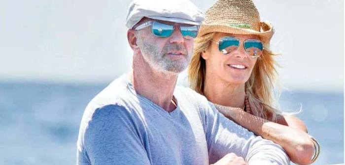 Milionarul Roger Jenkins se răsfaţă la Ibiza alături de noua sa parteneră, supermodelul Elle MacPherson