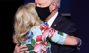 Jill Biden, foarte drăgăstoasă cu soțul ei în public jpeg