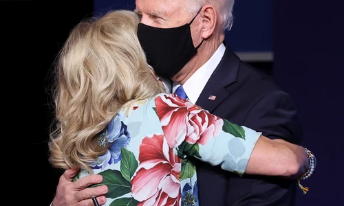 Jill Biden, foarte drăgăstoasă cu soțul ei în public jpeg