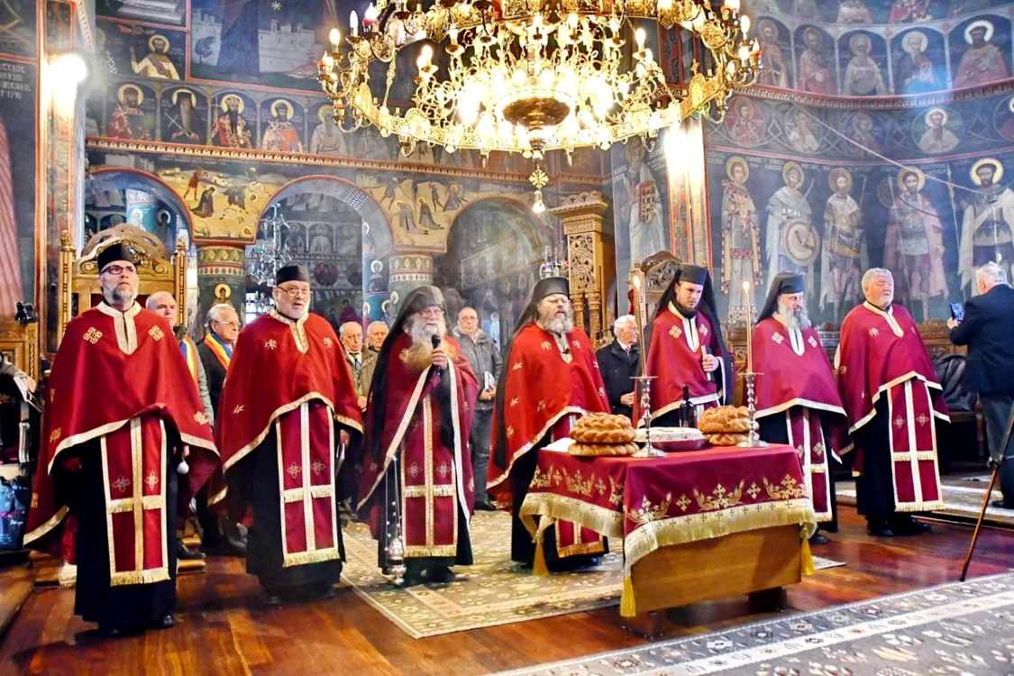 Slujba de pomenire a lui Constantin Brâncuşi a avut loc la Mănăstirea Lainici              Foto: ion Catană