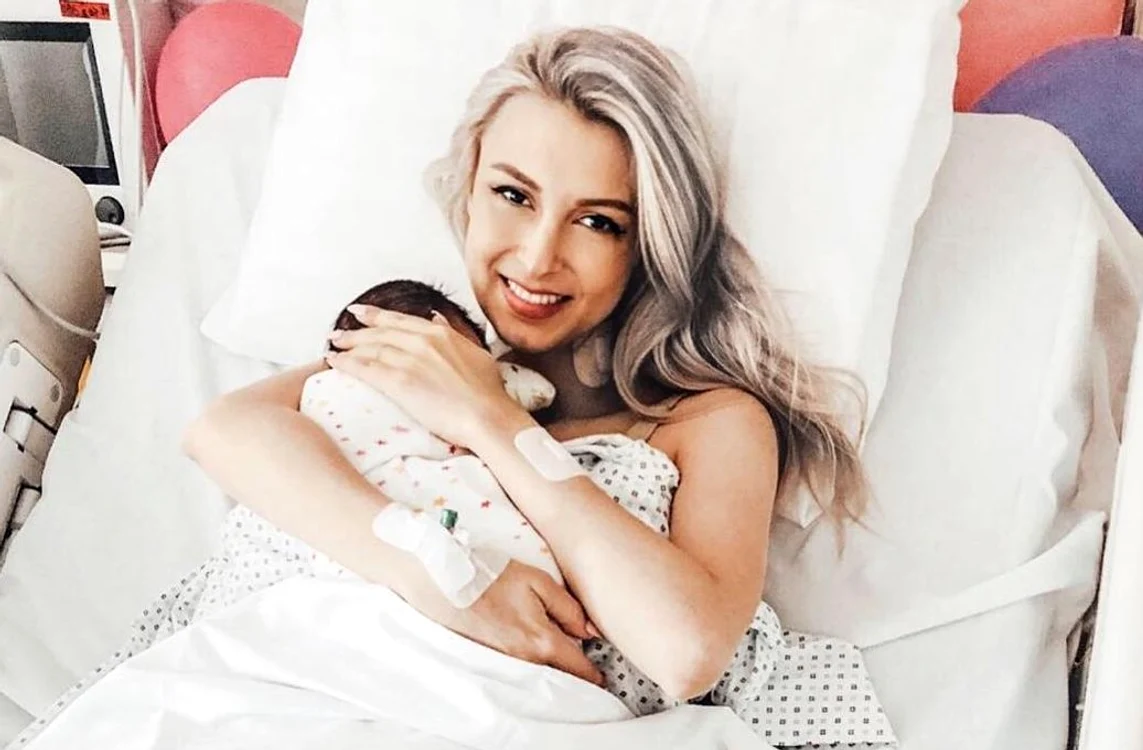 
    Andreea Bălan, prima imagine cu fiica ei, după ce a fost la un pas de a-și pierde viațaFoto Instagram  
