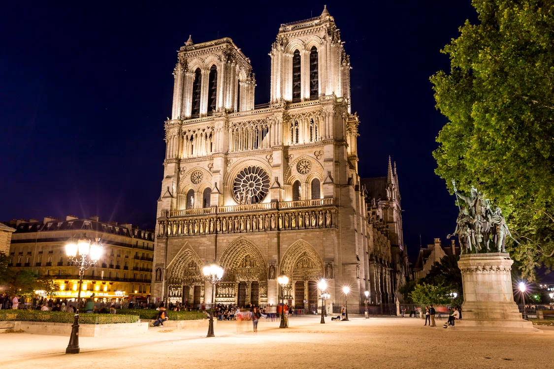 
    Catedrala Notre-Dame din Paris străjuia centrul Parisului de peste 850 de aniFoto:Shutterstock  