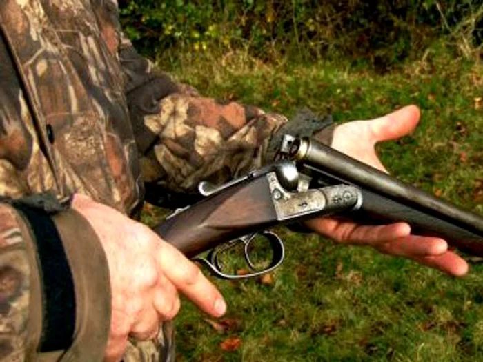 
    Vânătorul a confundat-o cu o vulpe şi a împuşcat-o pe femeia de 61 de ani  