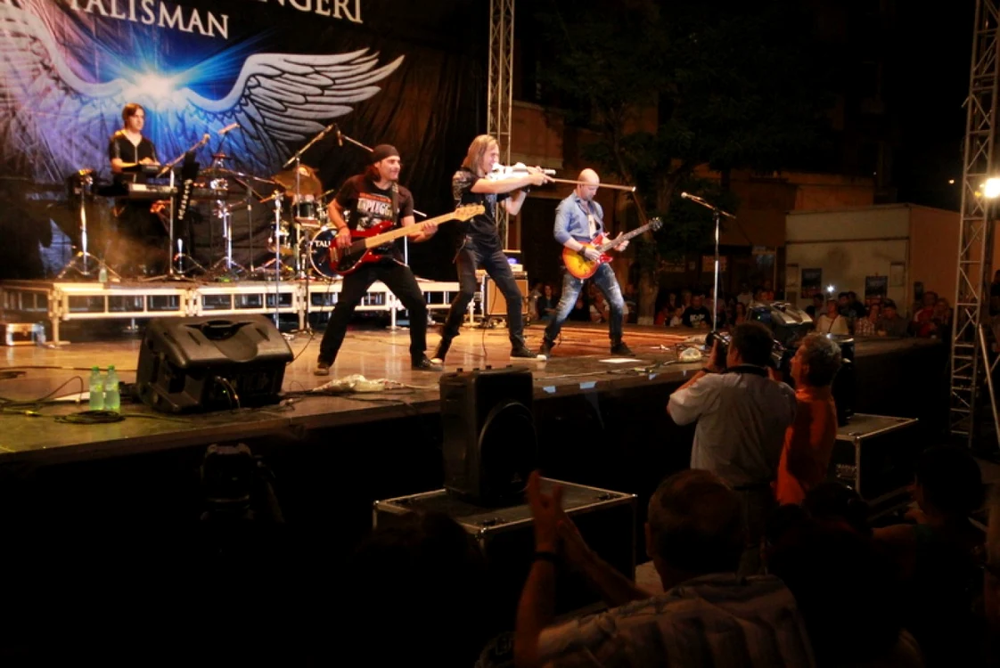 Talisman a susţinut un concert caritabil în Piaşa Unirii. FOTO: Daniel Guţă. ADEVĂRUL.