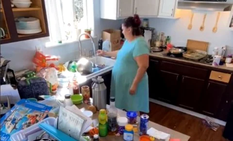 Femeia a explicat că soțul nu o prea ajuta la curățenie. Foto: Captură video TikTok