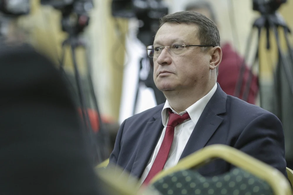 Fiica fostului președinte ANRE atacă în justiție tăierile salariale. Alături de ea mai sunt soții de angajați și foști oficiali ai instituției