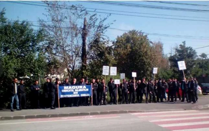 Angajaţii din şase penitenciare au protestat împotriva inechităţilor salariale din sistemul de apărare FOTO Adevărul