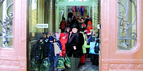 Primăria vrea să fie mai accesibilă orădenilor, cu o uşă care se deschide mai uşor decât cea veche