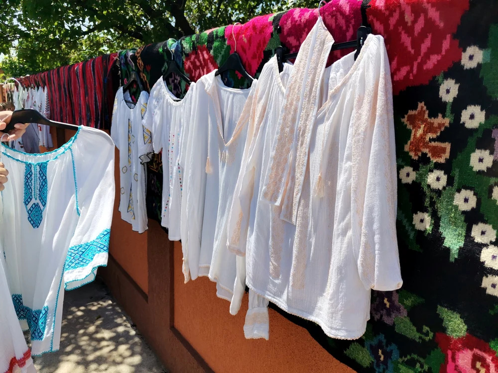 Costumele cusute de bunica pentru cununia nepoatei FOTO: Alina Mitran