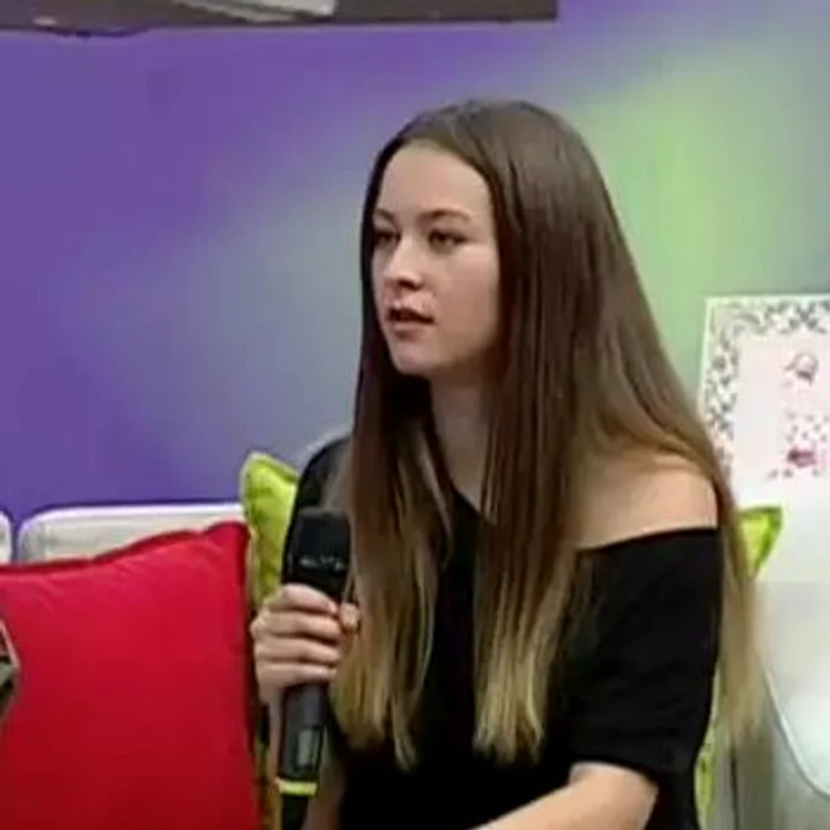 Demi Dumitrescu este studentă la Contabilitate