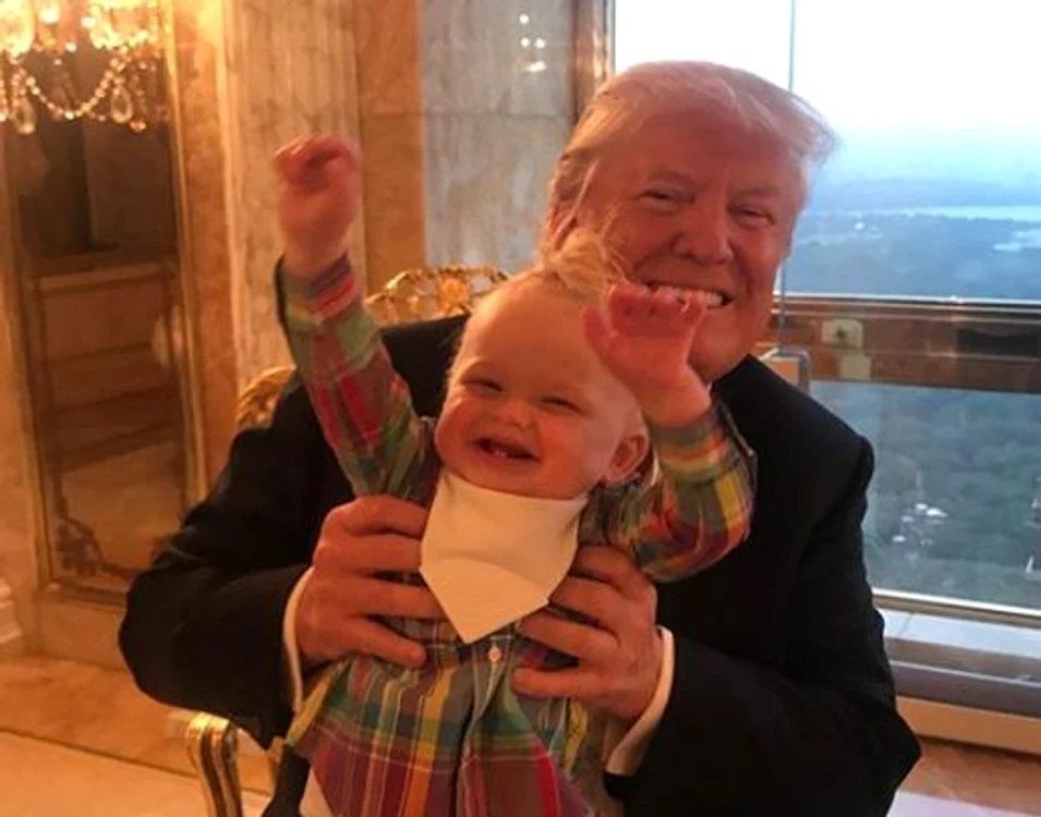 
    Eric Trump și soția lui, Lara, alături de cei doi copii Foto: arhivă personală  