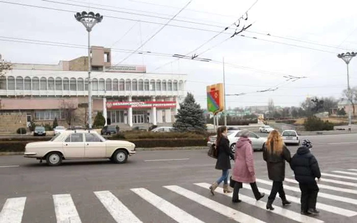 În regiunea transnistreană oamenii îşi vor primi salariile cu întârziere FOTO: Adevărul