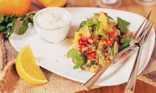 salata calda de Quinoa jpeg