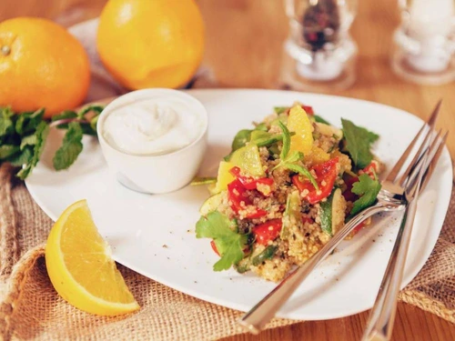 salata calda de Quinoa jpeg