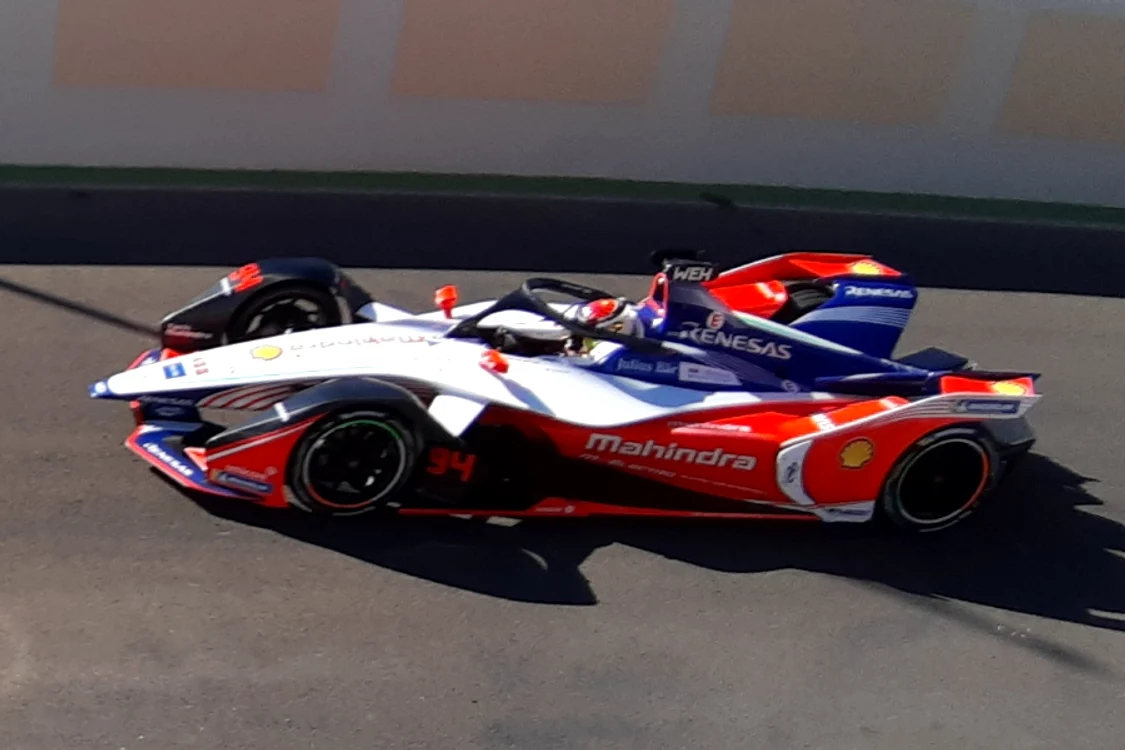 Monopostul Mahindra Racing din sezonul 2020-2021 FOTO Wikipedia