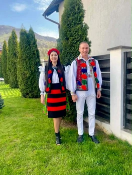 Medana și Alin Oprea filmează în aceste zile alături de alți artiști în Maramureș, la un nou reality-show foto: Facebook 