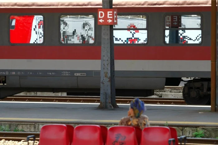 Felicitarea ruptă era într-unul dintre vagoanele trenuluiFoto: arhiva Click!