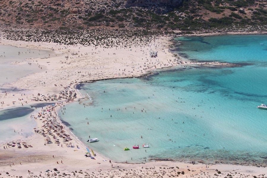 O destinație spectaculoasă din Grecia, cu ape turcoaz și nisip alb, sufocată de turiști. Acces limitat la celebra Laguna Balos