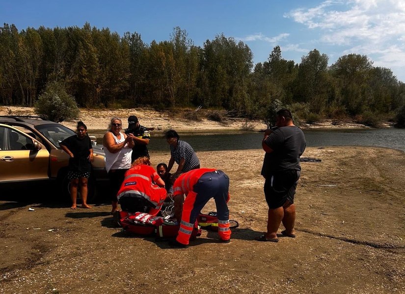 Tragedie pe plaja de la Gostinu. Tineri părinți, înghițiți de Dunăre, după ce tatăl a reuşit să-şi salveze fetița de 9 luni