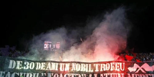 Coregrafia suporterilor alb-violeţi la Poli - Rapid 2-1