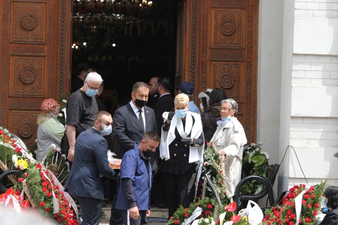 
    Ion Dichiseanu, înmormântat cu fast la cimitirul Bellufoto: BLITZ / CLICK!  