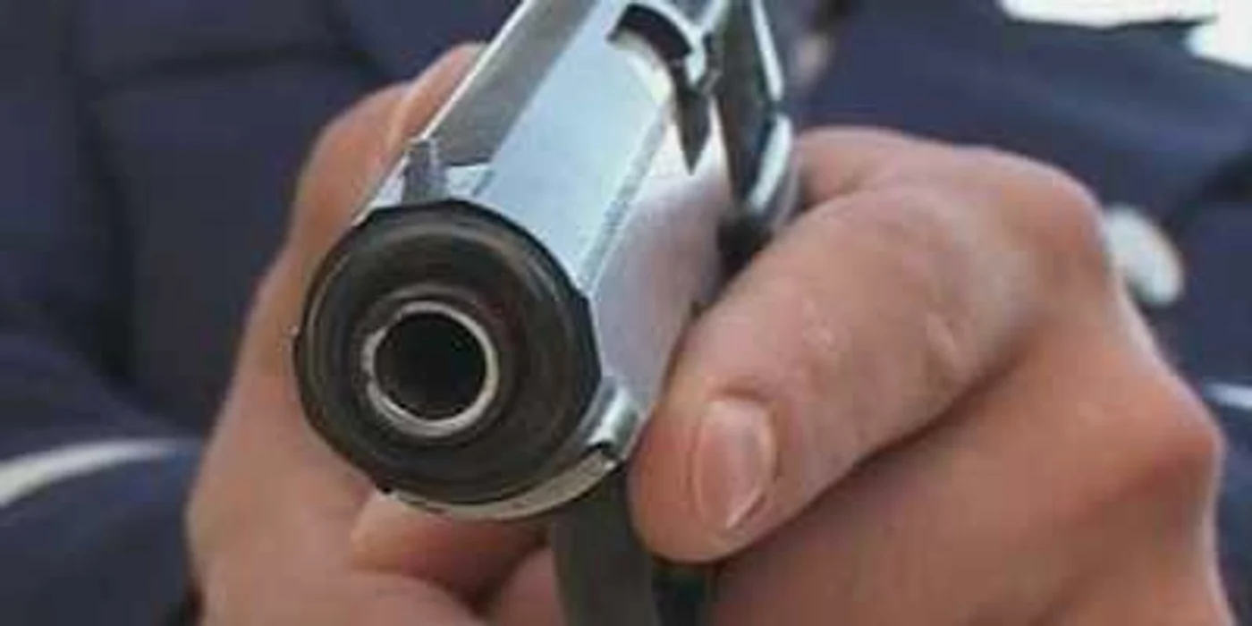 Maşina a fost oprită cu focuri de armă