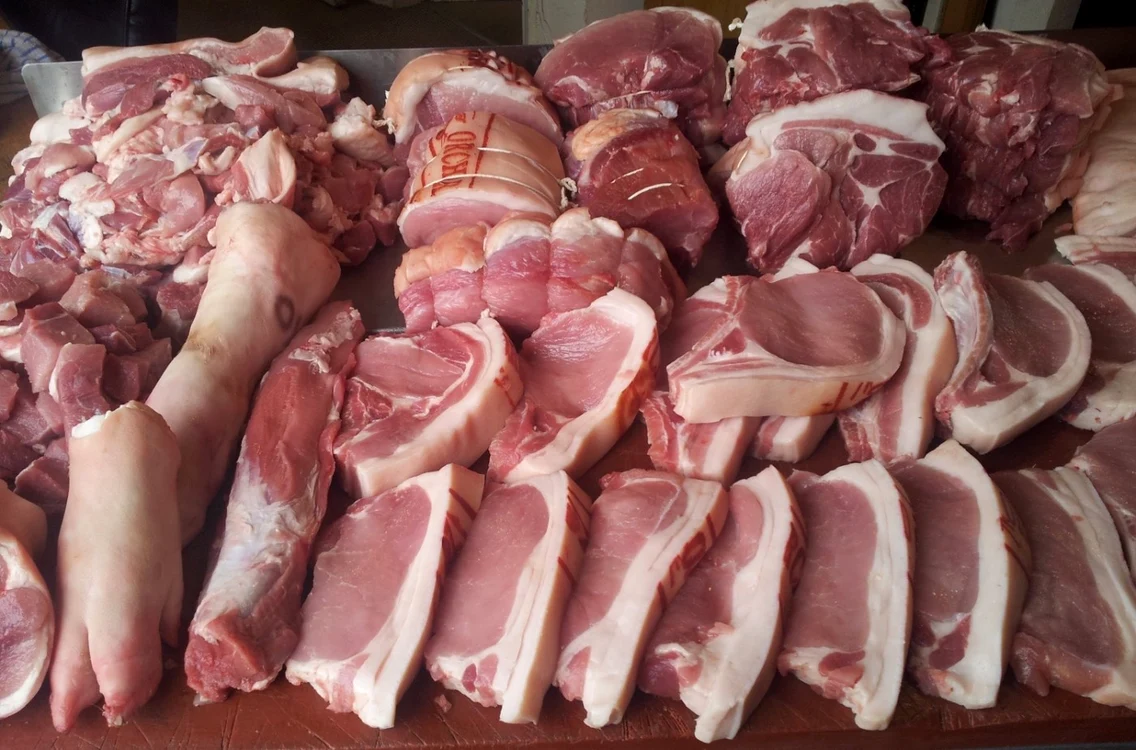 DSVSA împreună cu Poliţia au confiscat sute de kilograme de carne de porc FOTO Adevărul