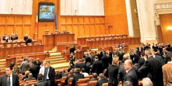 205 propuneri de amendare la cele trei proiecte de lege asumate de Guvern!