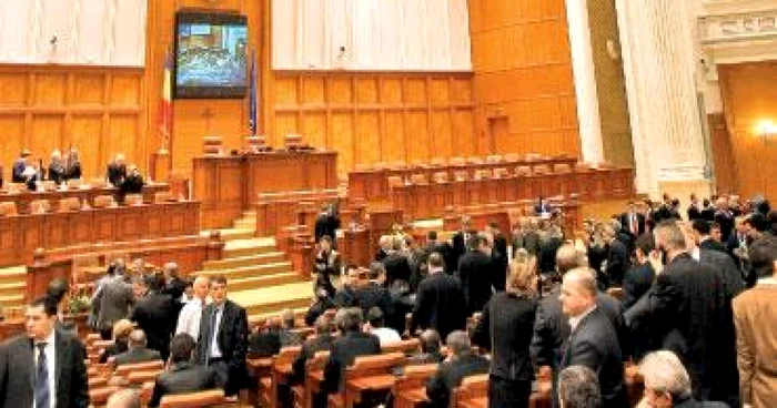 205 propuneri de amendare la cele trei proiecte de lege asumate de Guvern!