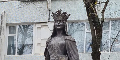 Regina Maria statuie Chisinau FOTO Adevarul jpg