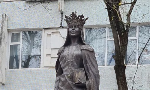 Regina Maria statuie Chisinau FOTO Adevarul jpg