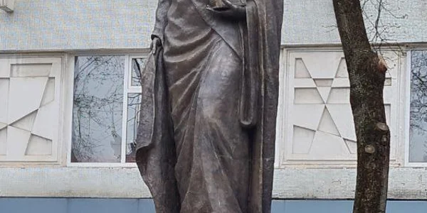Regina Maria statuie Chisinau FOTO Adevarul jpg
